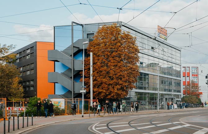 Gebäude_Herbst_Kopie